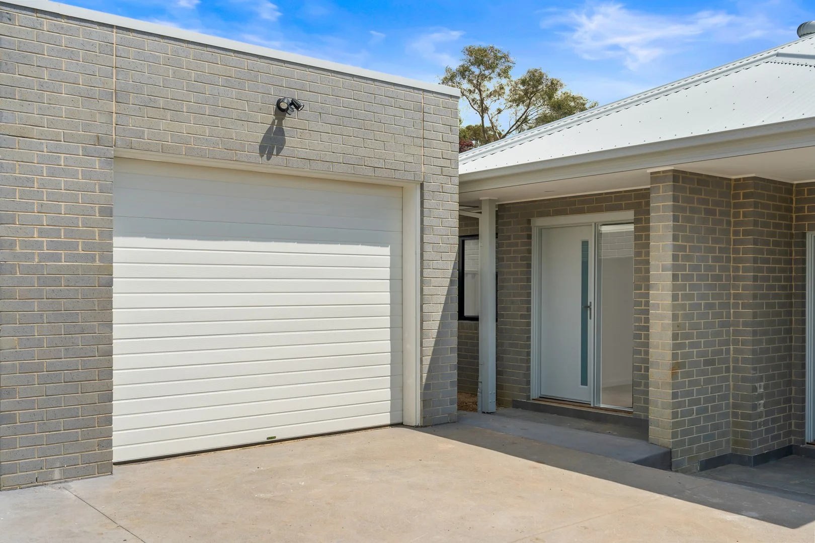 2/27 Sutherland Street, Broadford VIC 3658