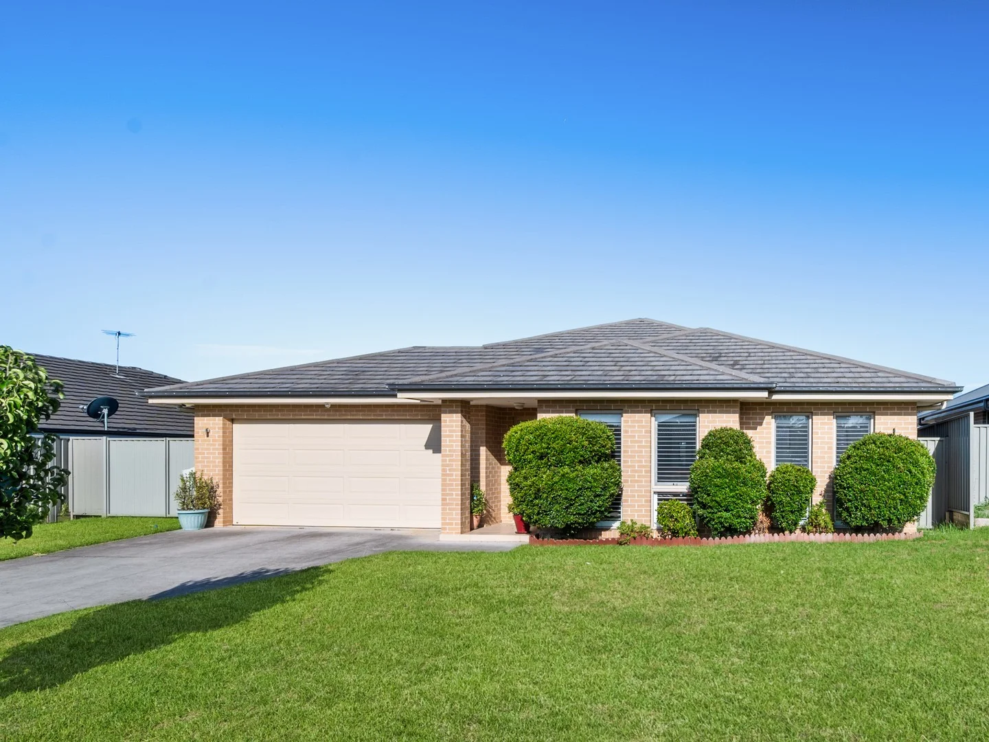 6 Mccabe Place, Rosemeadow NSW 2560