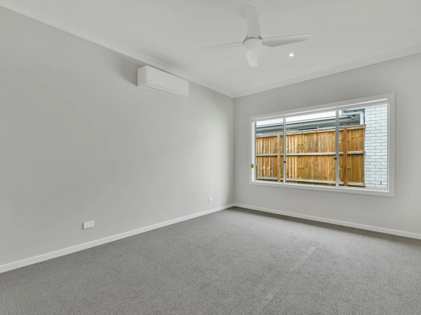 122 Falcon Circuit, Flagstone QLD 4280 photo 4