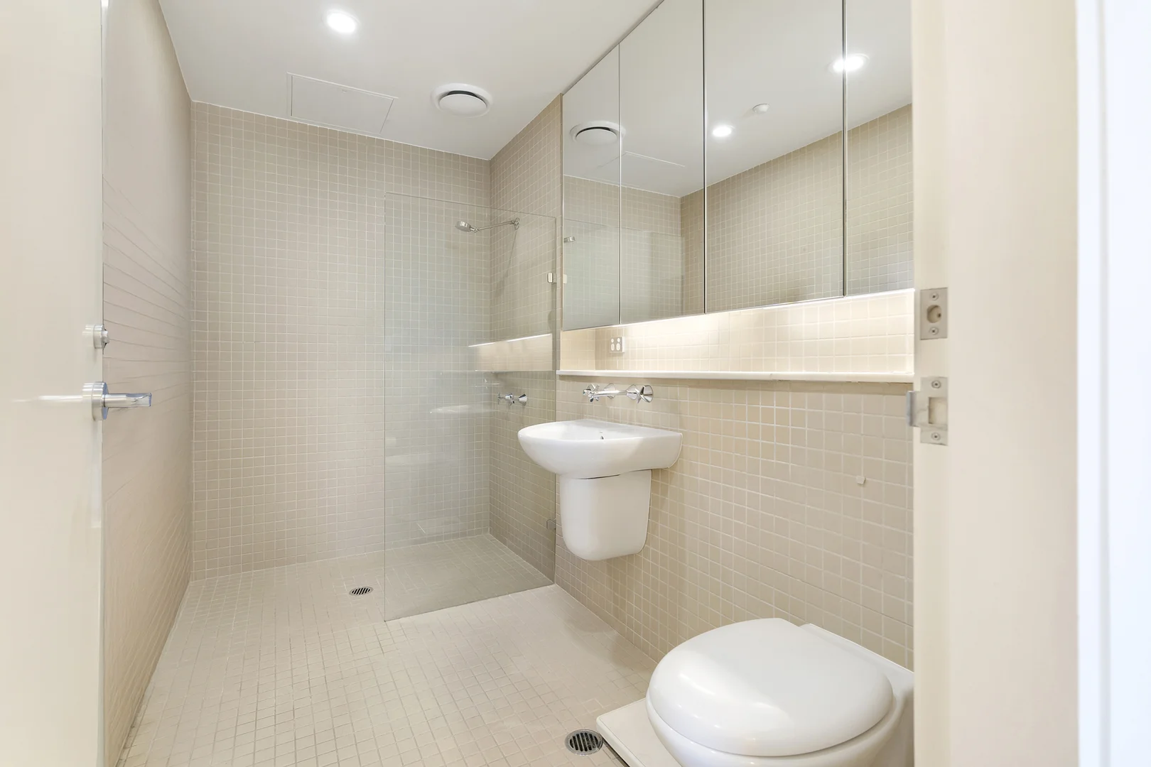 Additional image 11 of 802/61 Shortland Esplanade, Newcastle NSW 2300
