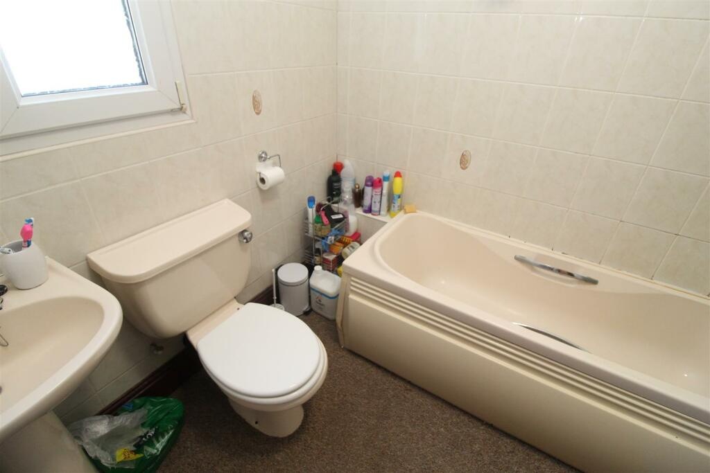 2 Bed Flat, Soberton Avenue, CF14, N1 7GU photo 5