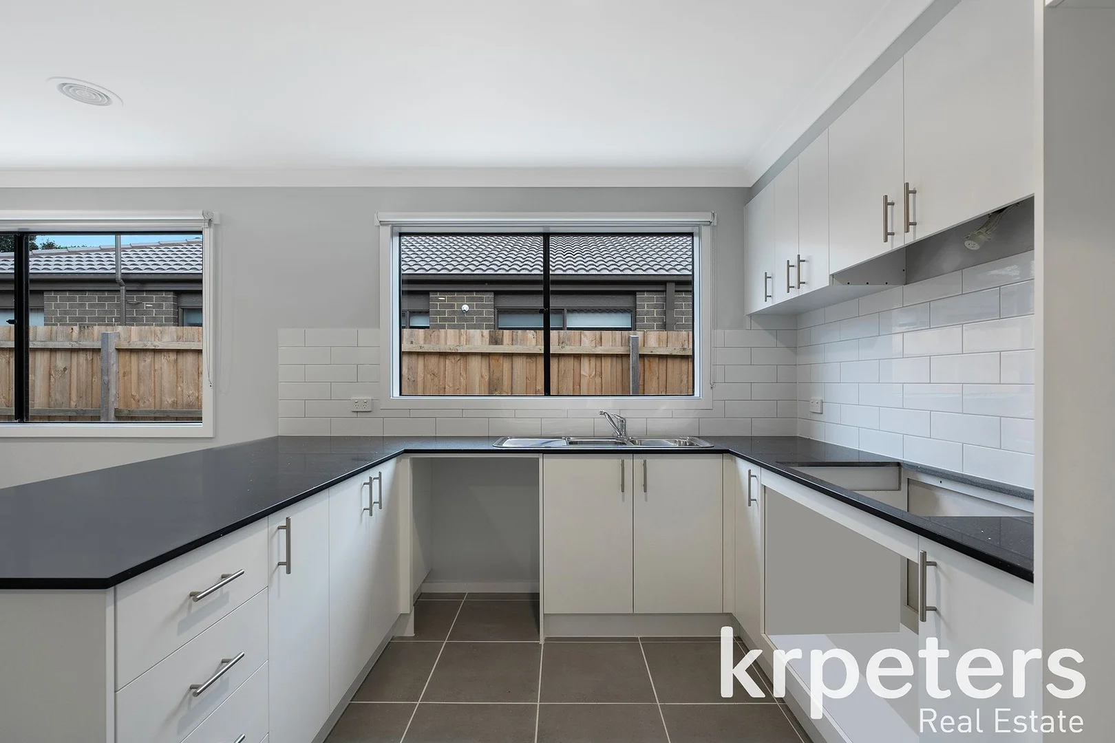 30 Trefella Rise, Drouin VIC 3818 photo 2