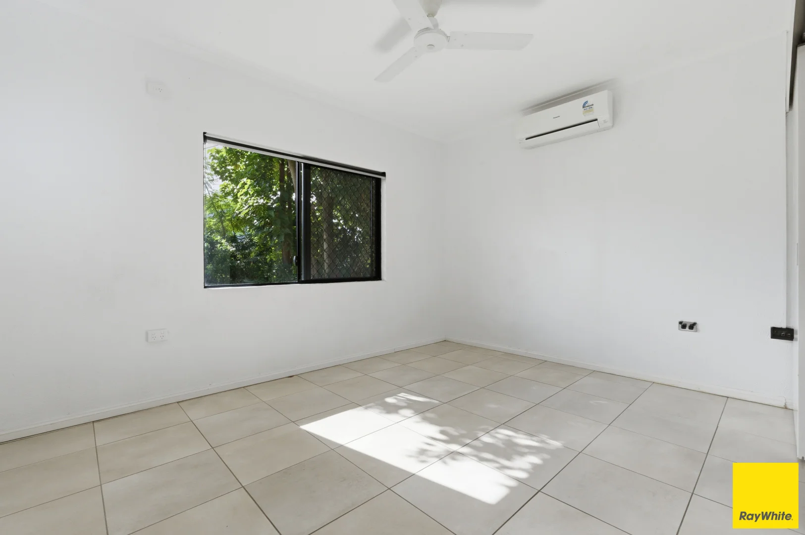 5 Lesley Street, Smithfield QLD 4878 photo 5
