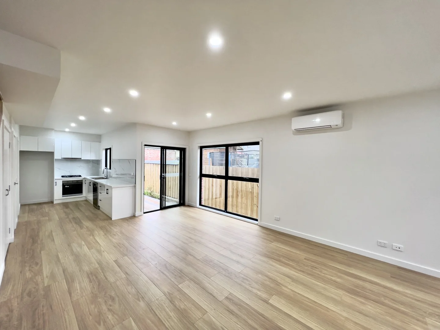 4/13 Newton Street, Reservoir VIC 3073