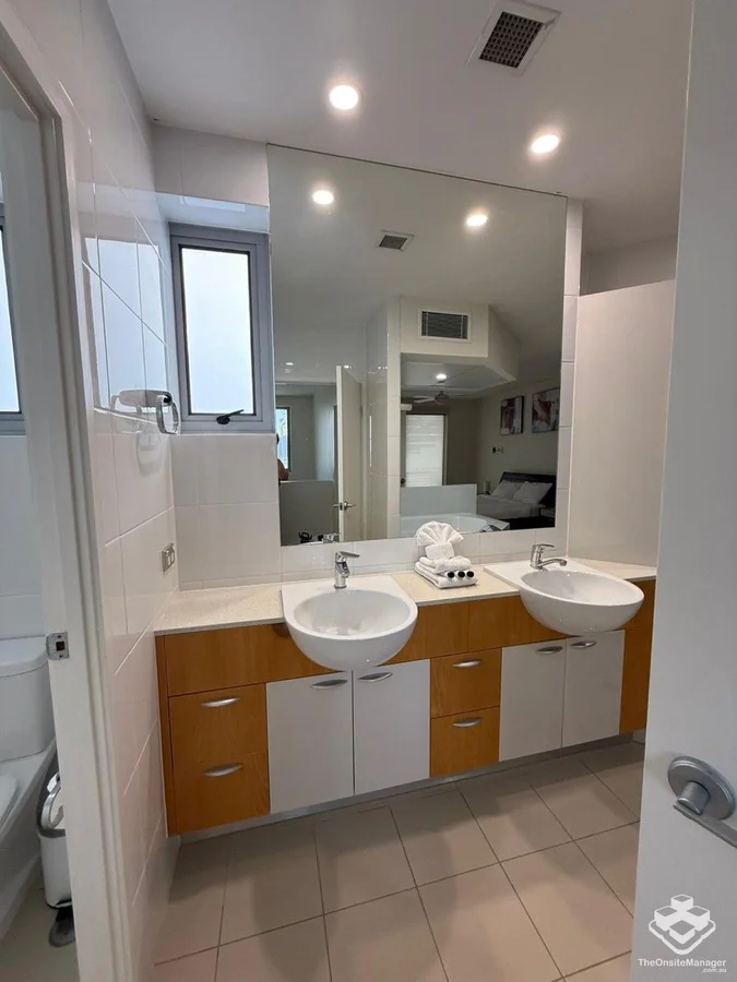 Additional image 12 of ID:21169735/21-31 Cypress Avenue, Surfers Paradise QLD 4217