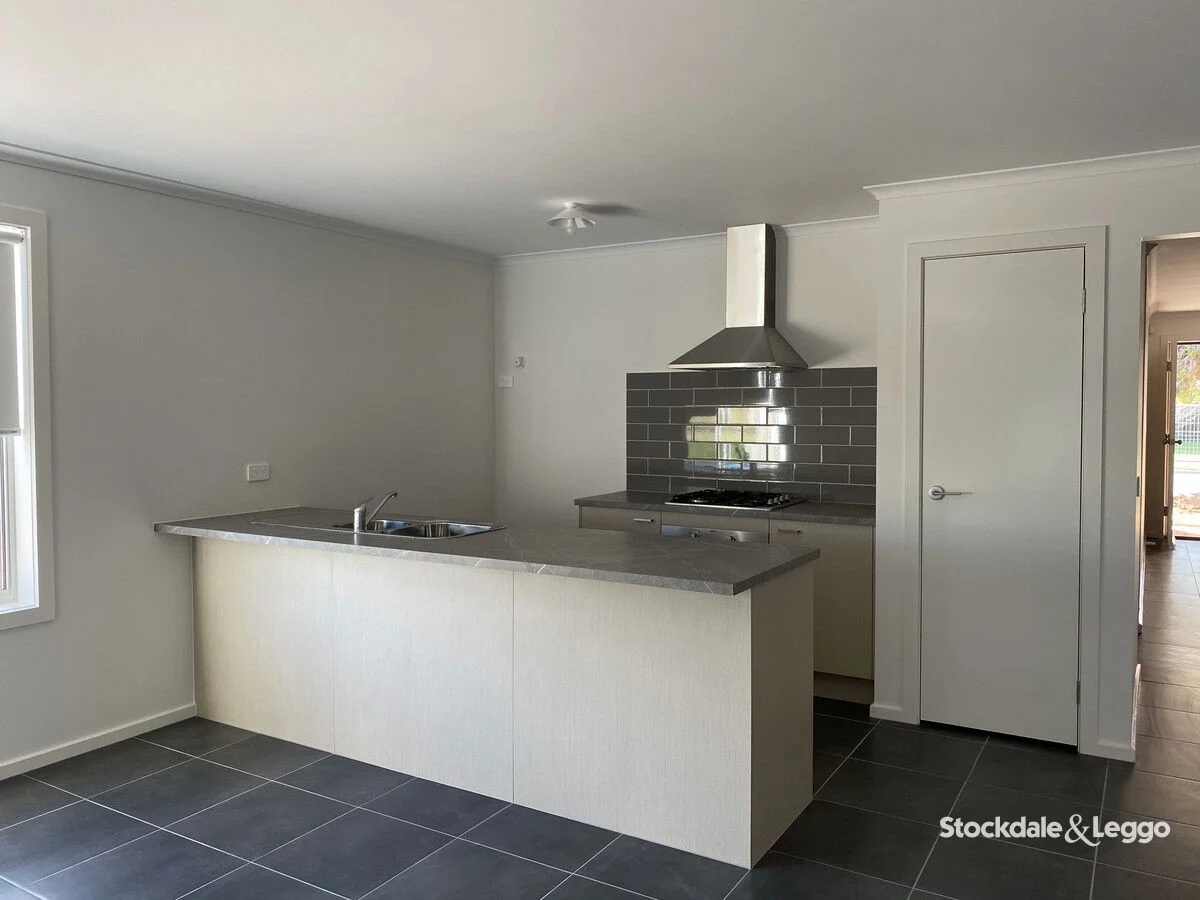 26 Scoresby Avenue, Shepparton VIC 3630 photo 2