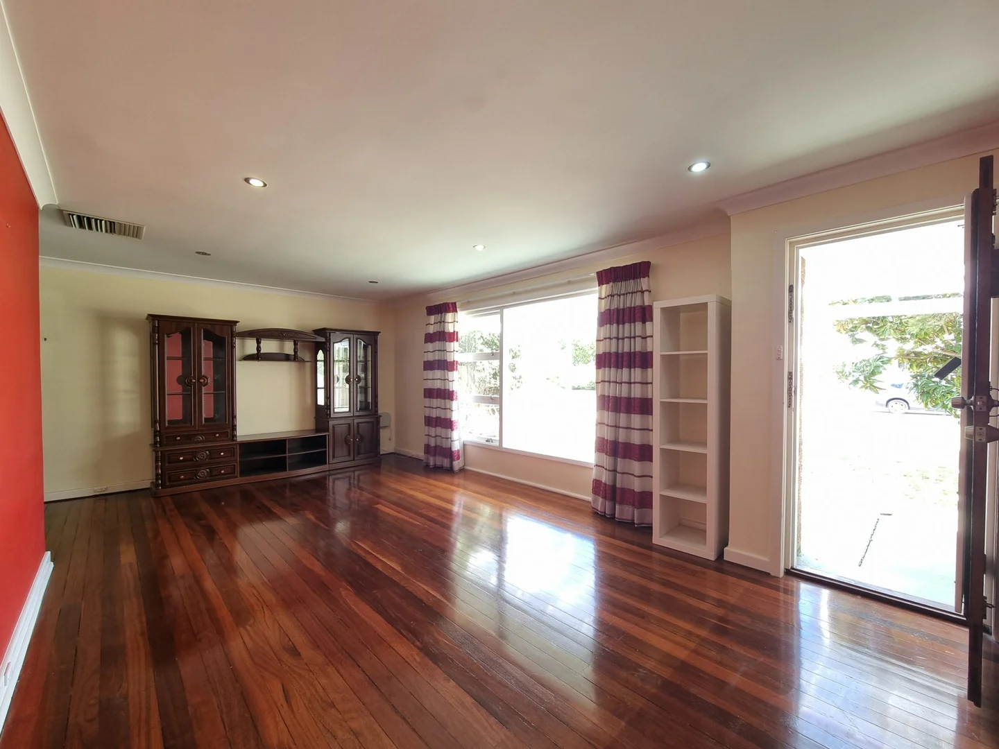 12 Laurel Close, Riverton WA 6148 photo 3