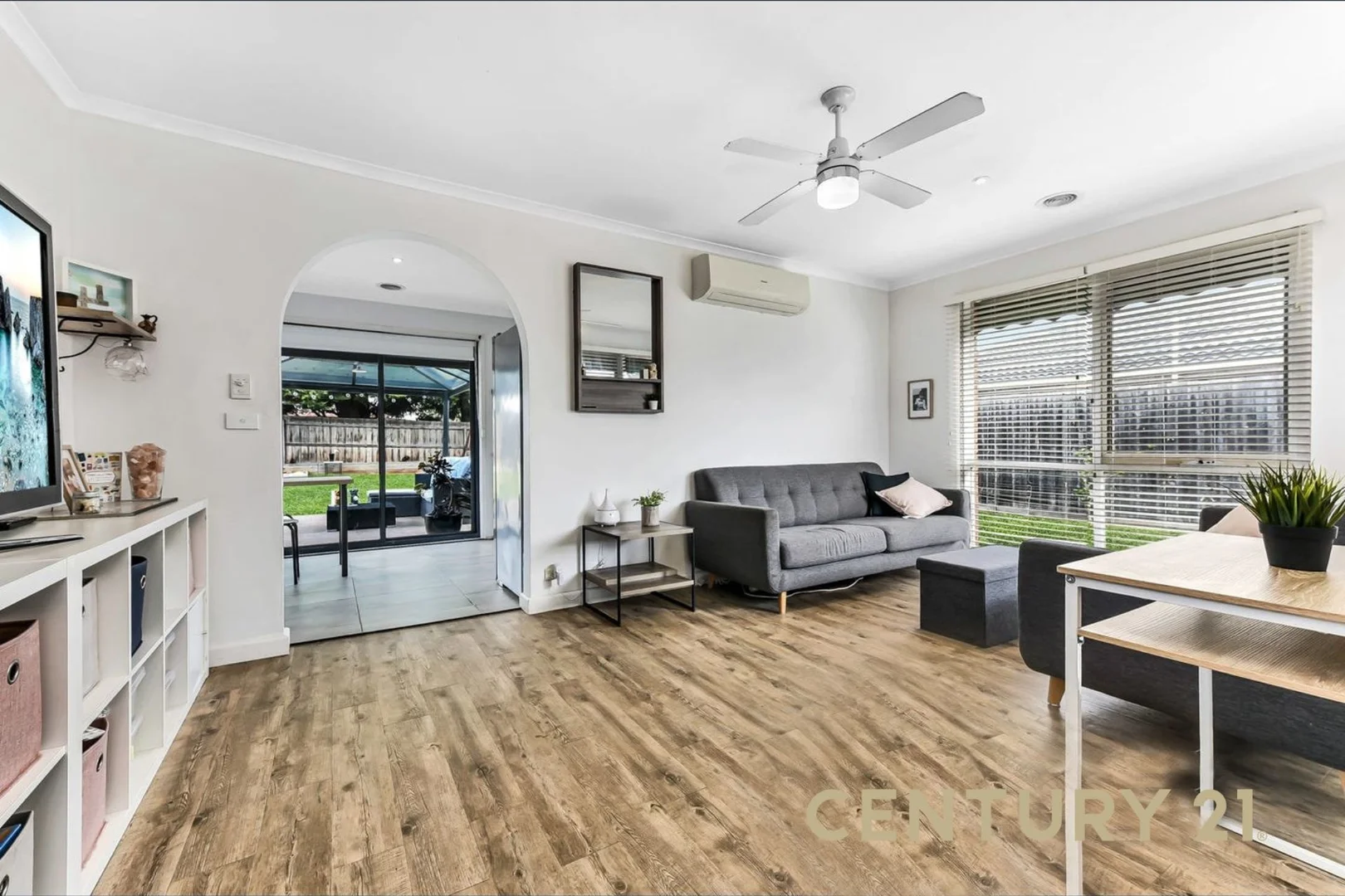 8 Canungra Close, Hampton Park VIC 3976 photo 4