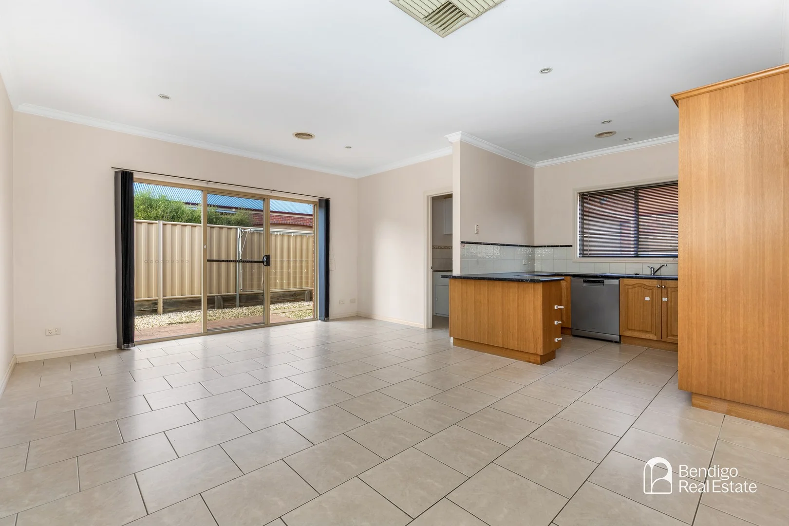 2/4 Keck Street, Flora Hill VIC 3550