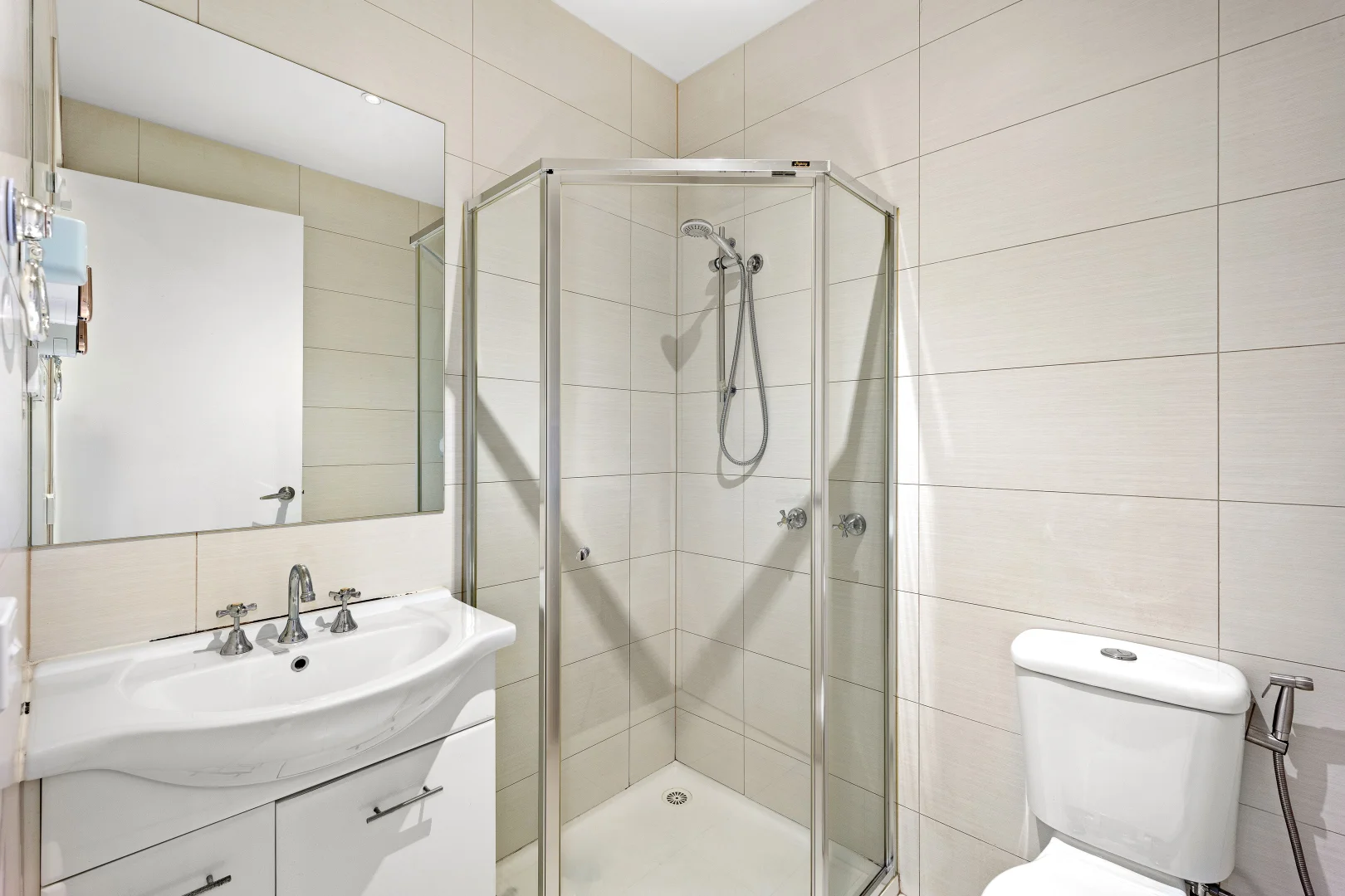 Additional image 8 of 1/1422 Centre Road, Clayton South VIC 3169