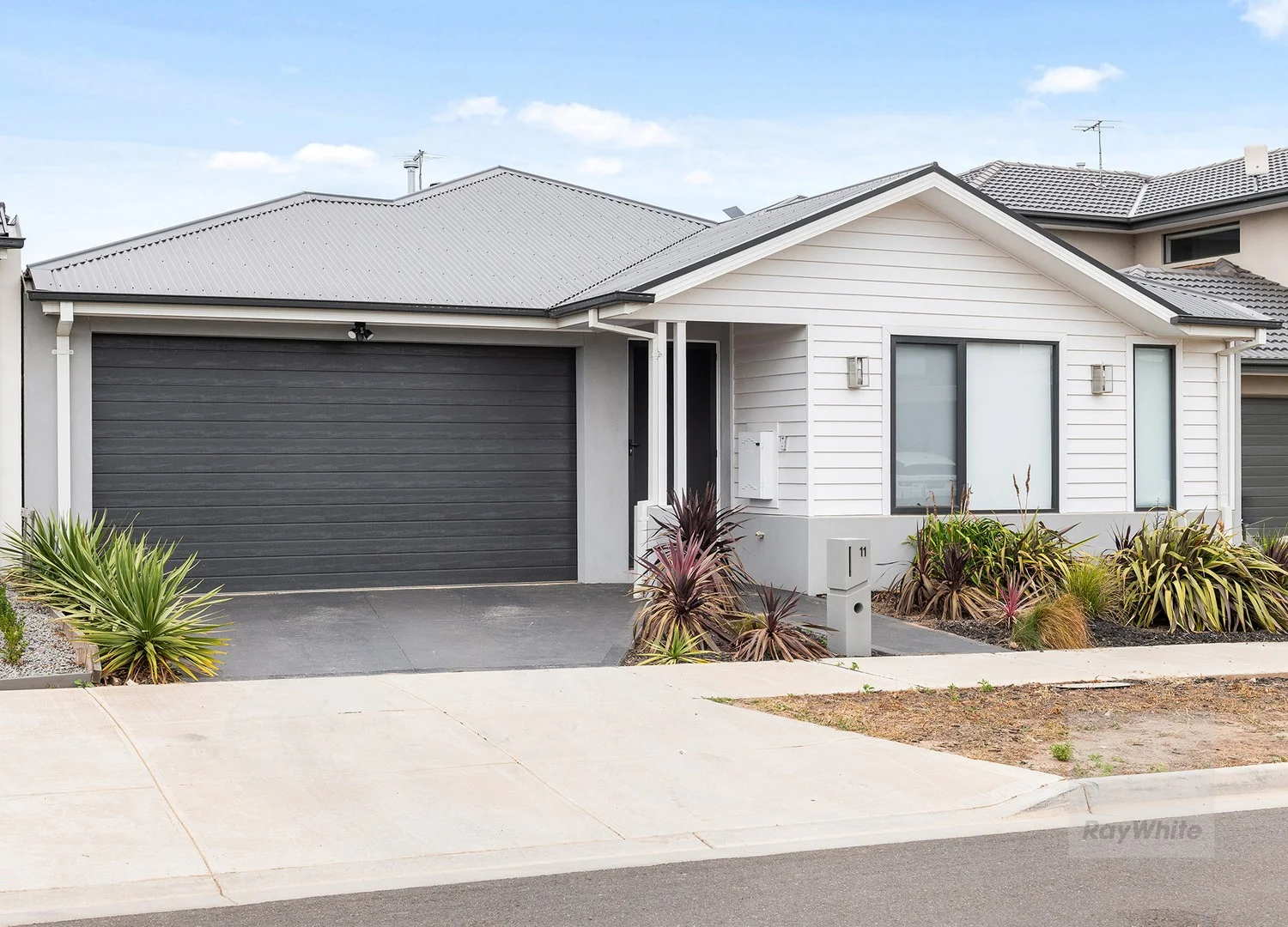 11 Wilderness Road, Fraser Rise VIC 3336