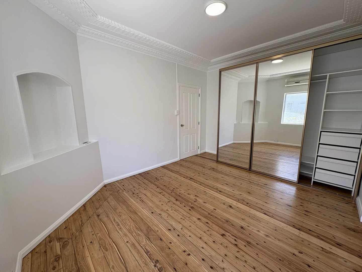 Additional image 4 of 1/9 Chuter Avenue, Monterey NSW 2217