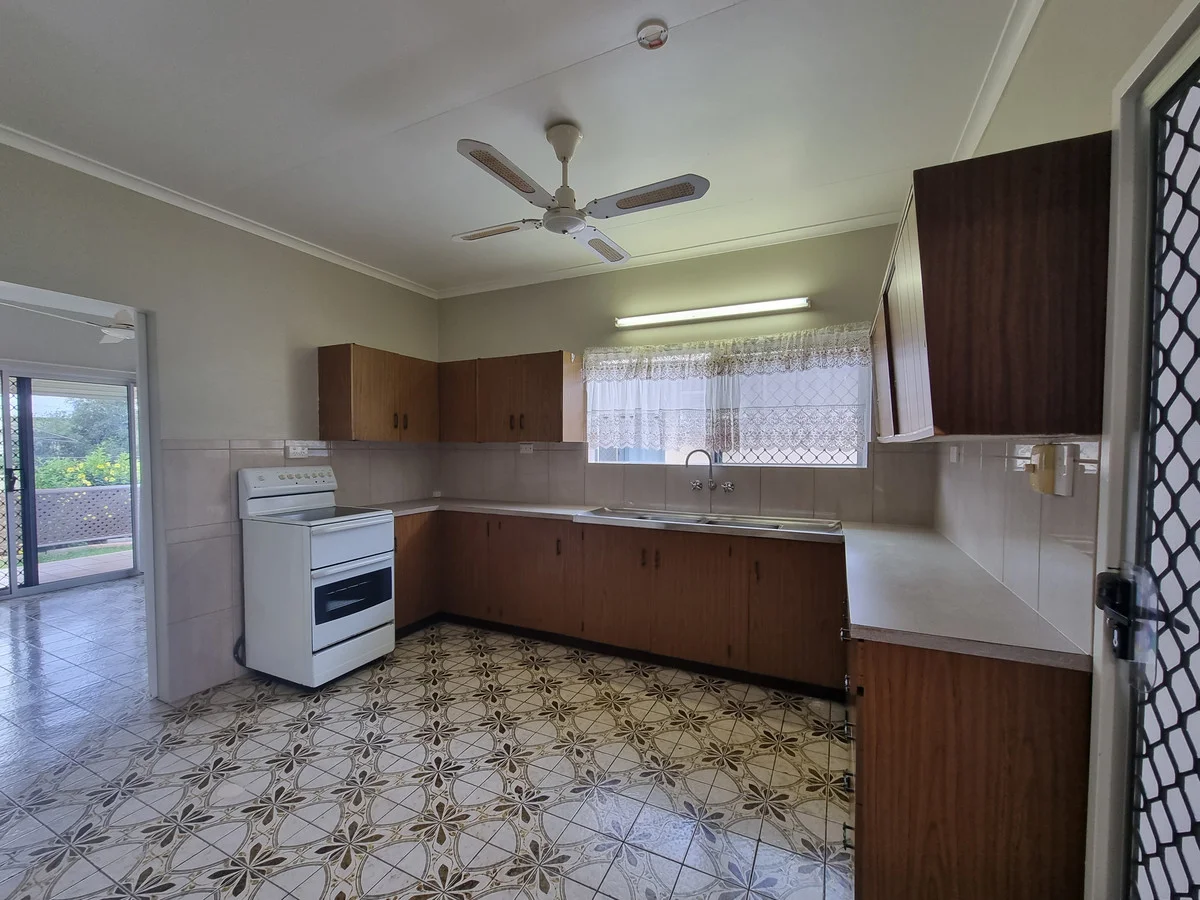 1/248 Walsh Street, Mareeba QLD 4880 photo 2