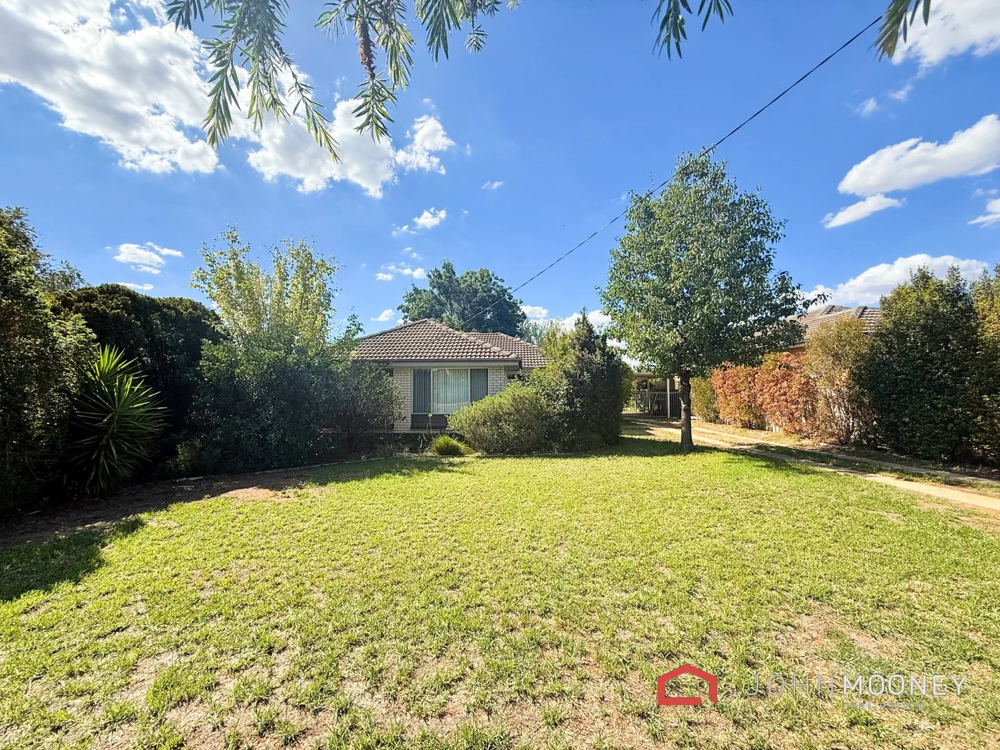 15 Leavenworth Drive, Mount Austin NSW 2650