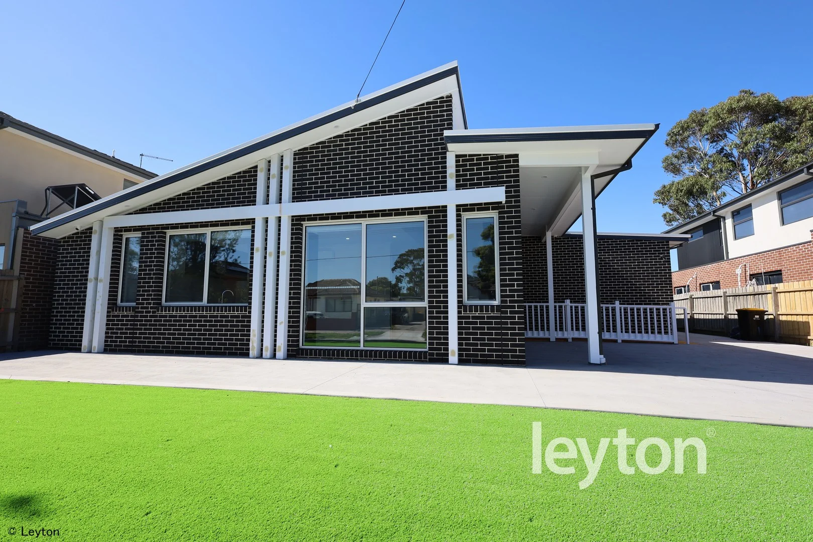 R1-9/9 Oak Grove, Springvale VIC 3171