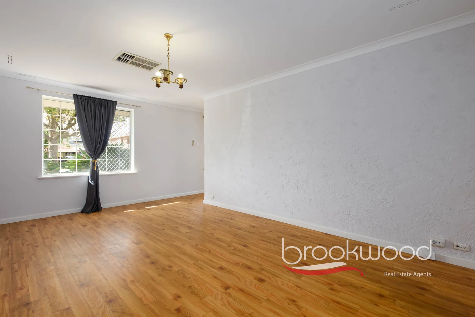 29 Travers Way, Swan View WA 6056 photo 5