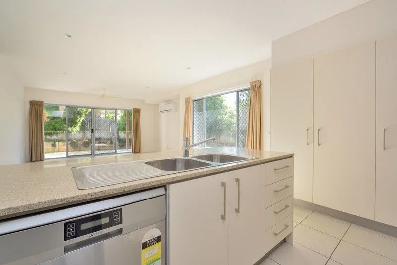 Additional image 3 of 9 Iris Road, Kirkwood QLD 4680