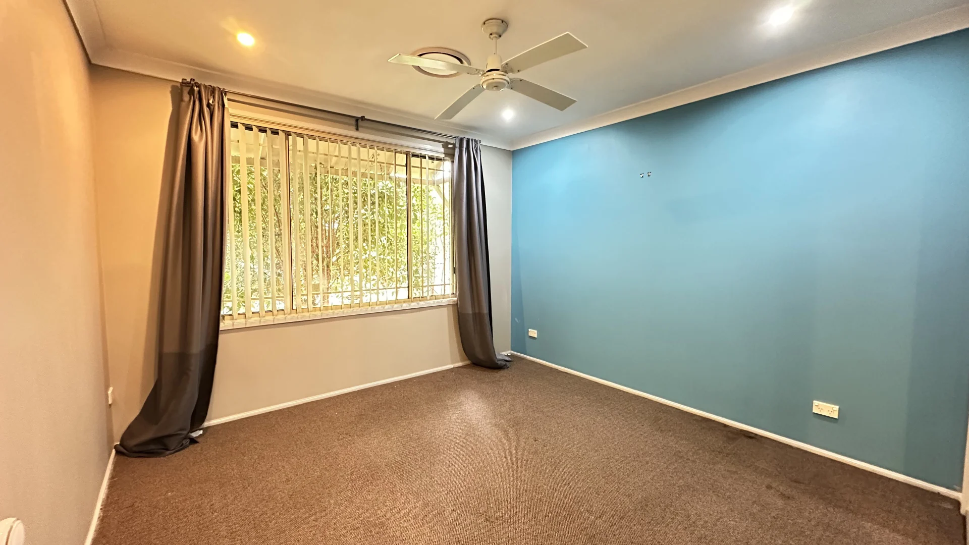 10 Smart Close, Minto NSW 2566 photo 3