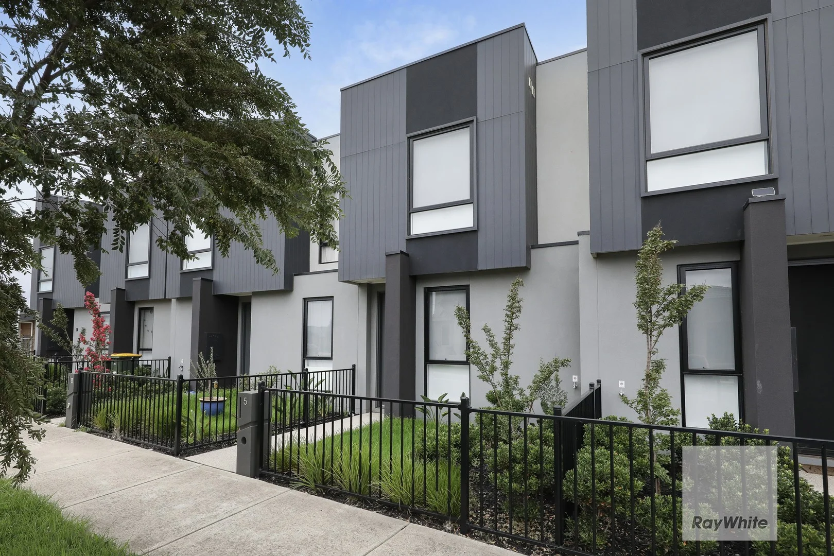 5 Sesame St, Mickleham VIC 3064