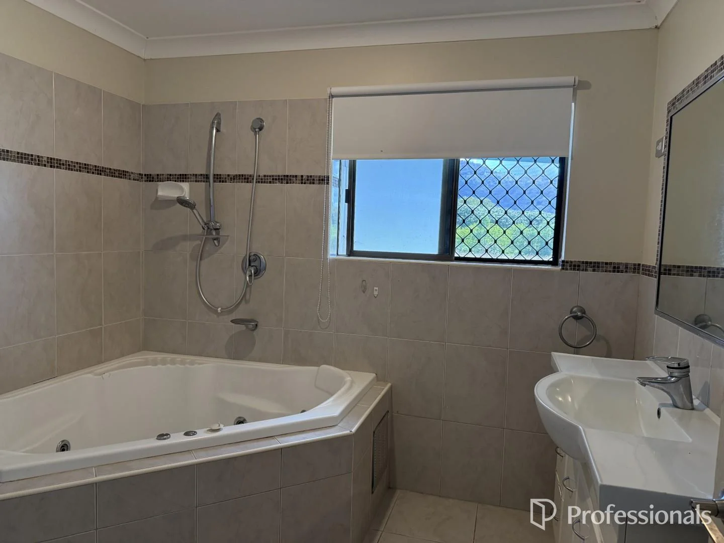 1685 Tin Can Bay Road, Goomboorian QLD 4570 photo 4