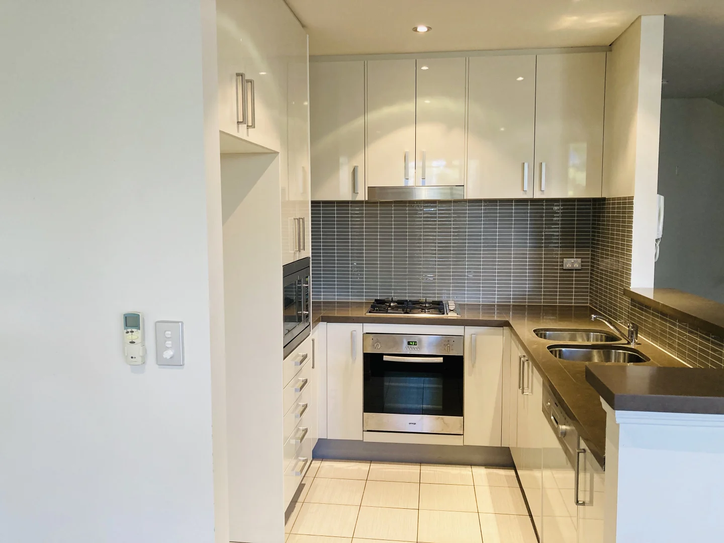 Additional image 4 of 402/4 COMO CRES, Southport QLD 4215