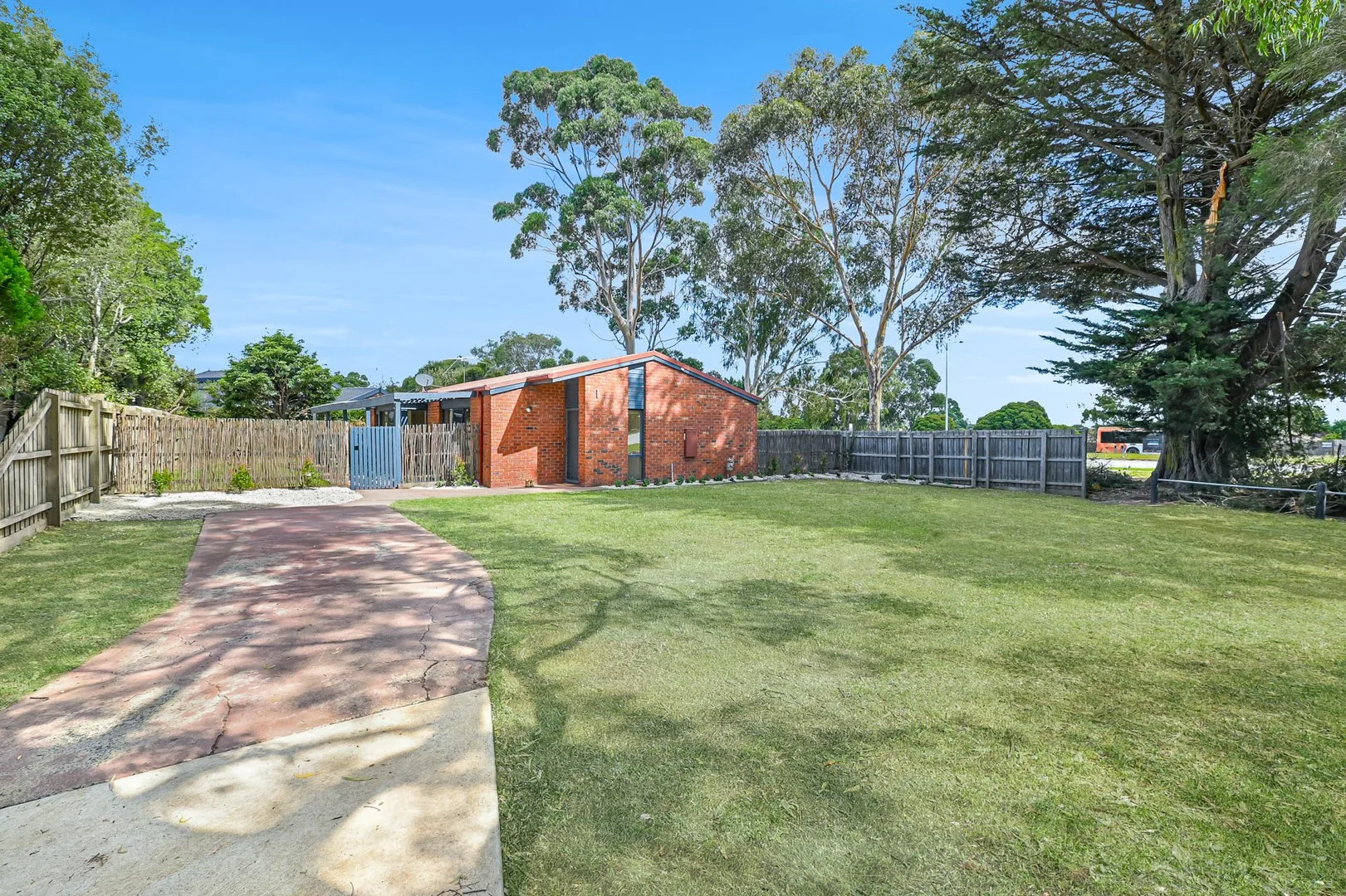 12 Carluke Close, Berwick VIC 3806