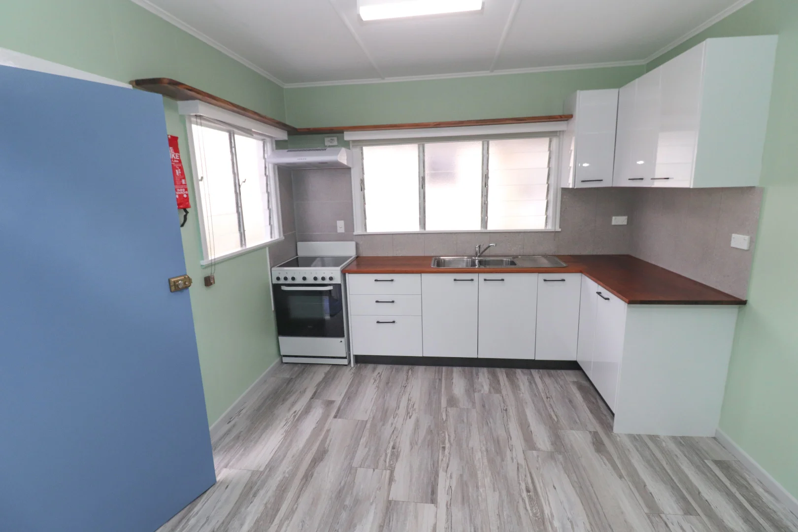 Additional image 7 of 4/8-10 Bruce Pde, Lucinda QLD 4850