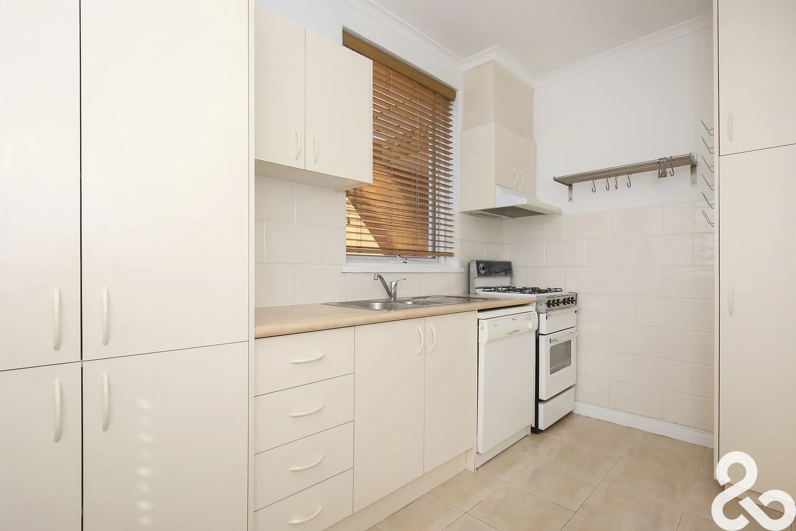 Additional image 2 of 6/2 Salisbury Avenue, Ivanhoe VIC 3079
