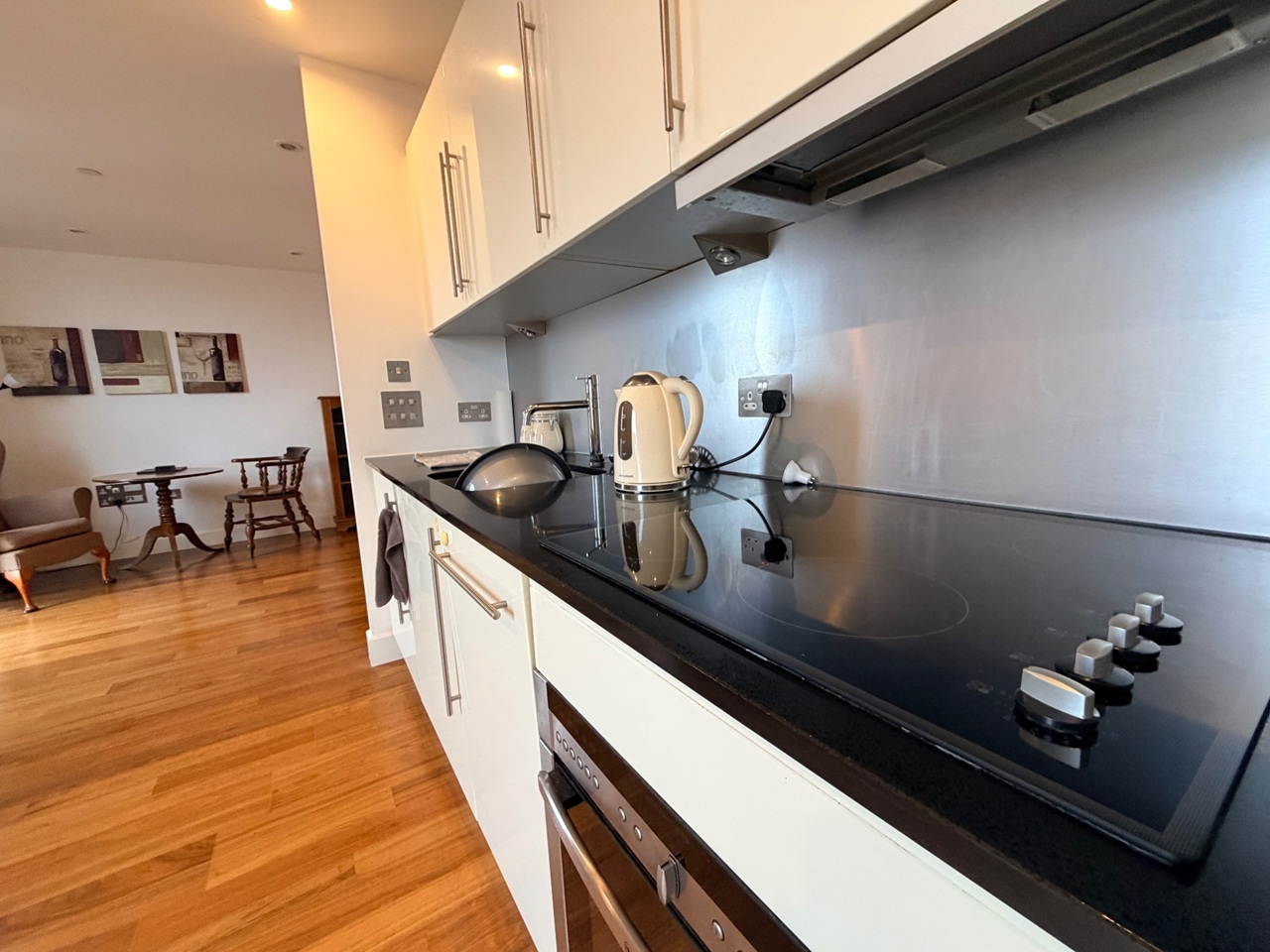 Studio Flat, The Hayes, CF10, N1 7GU photo 4