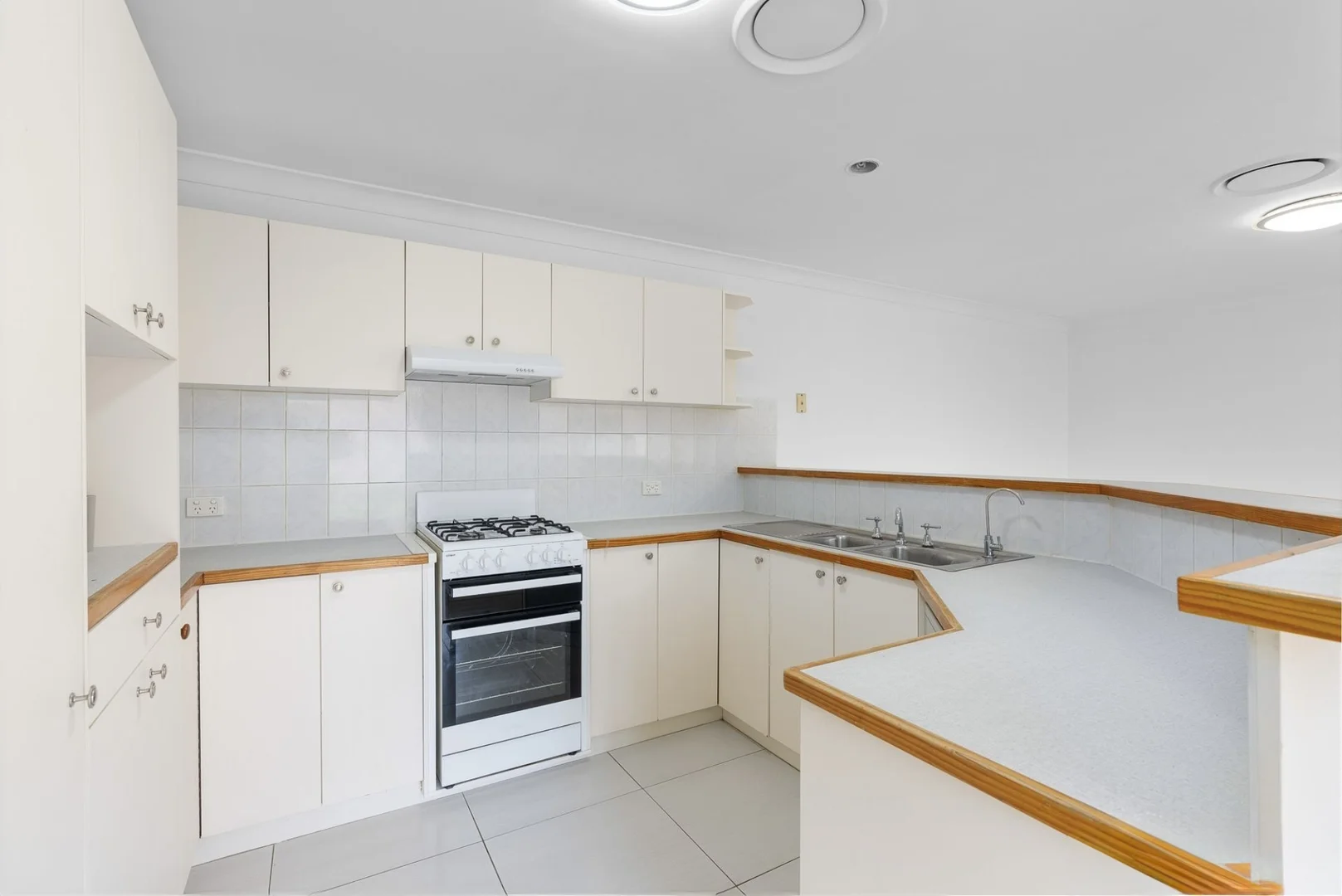 Additional image 3 of 8 kew gardens court, Wattle Grove NSW 2173