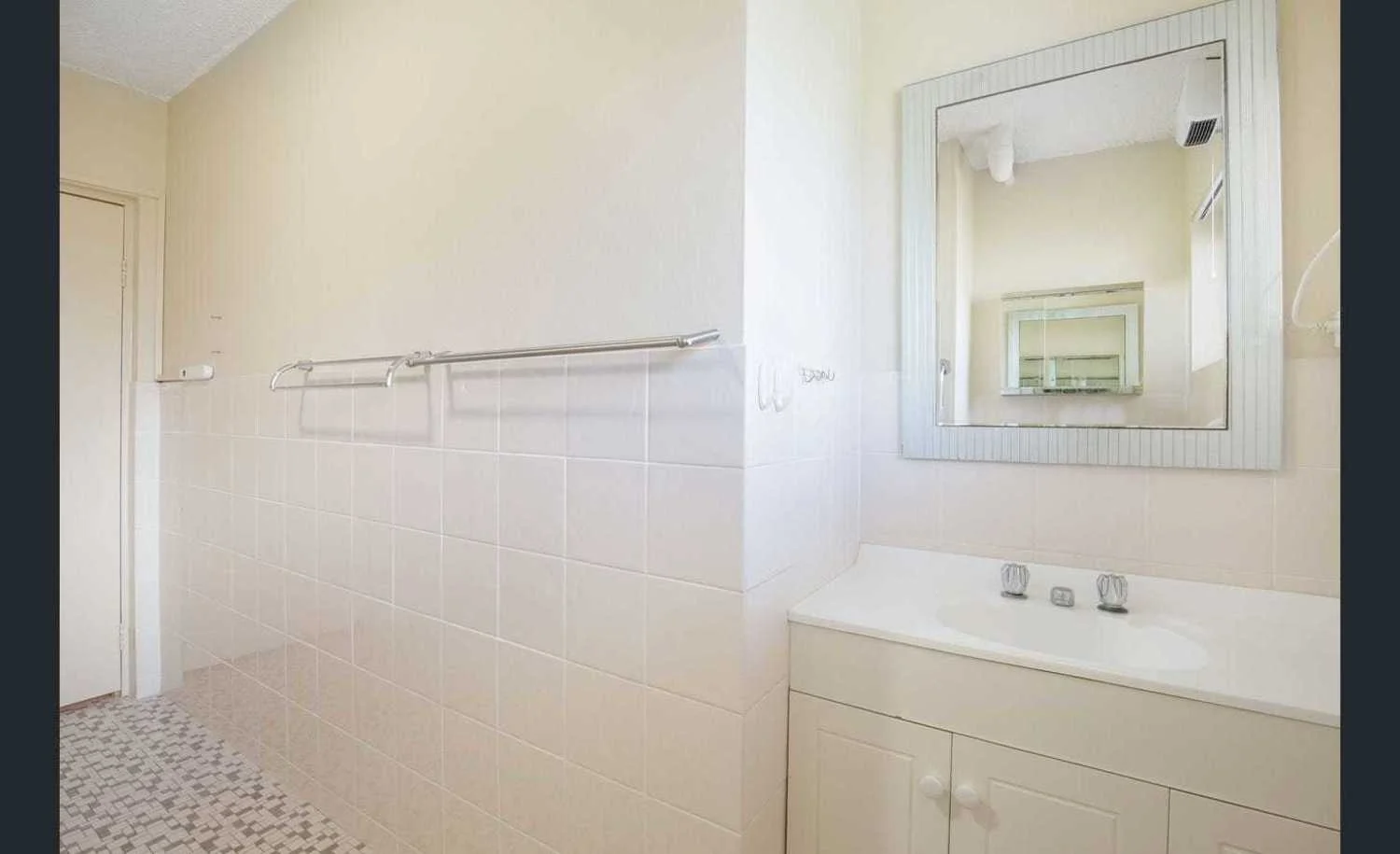 34/224 Marine Parade, Labrador QLD 4215 photo 3