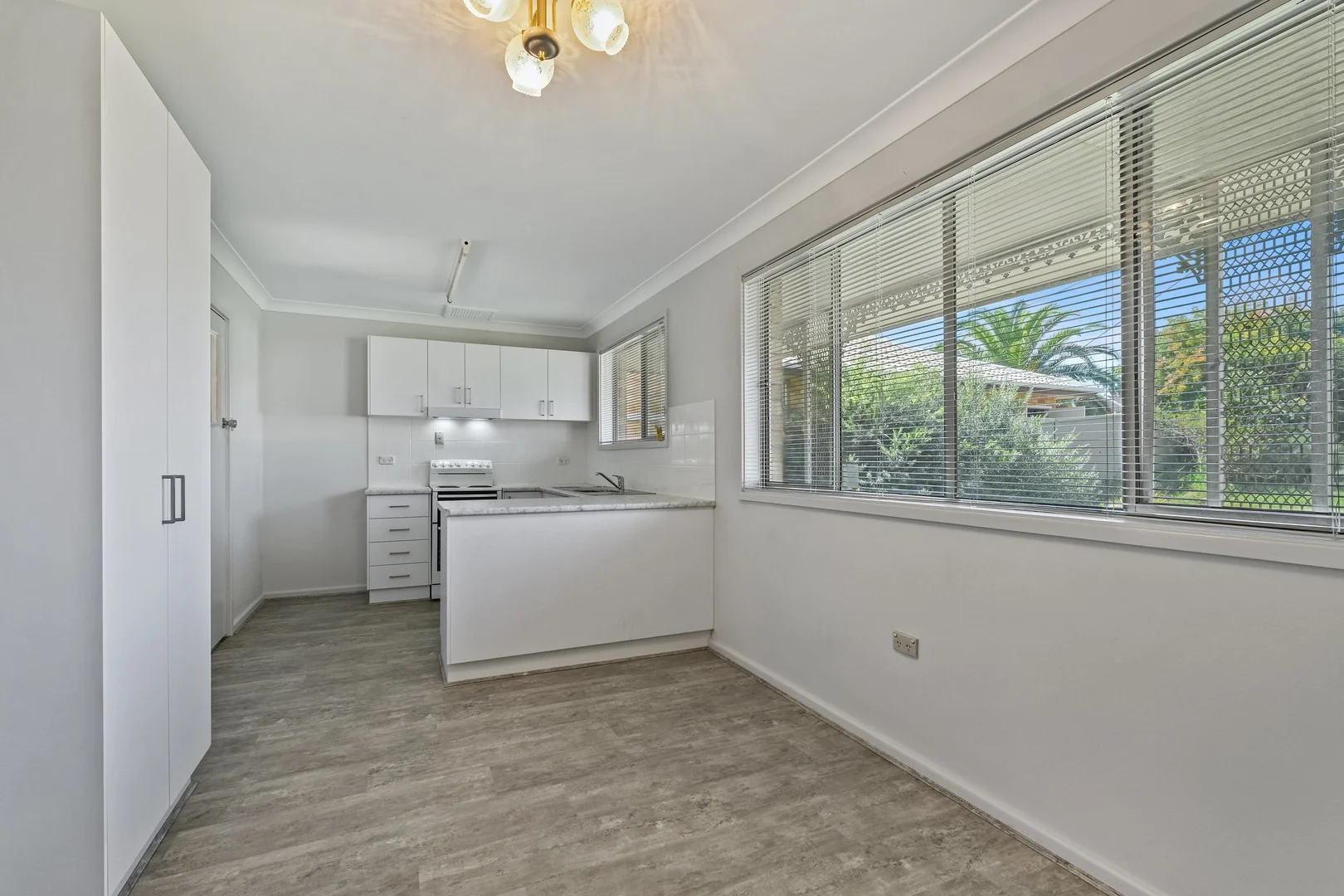 28 John St, South Tamworth NSW 2340
