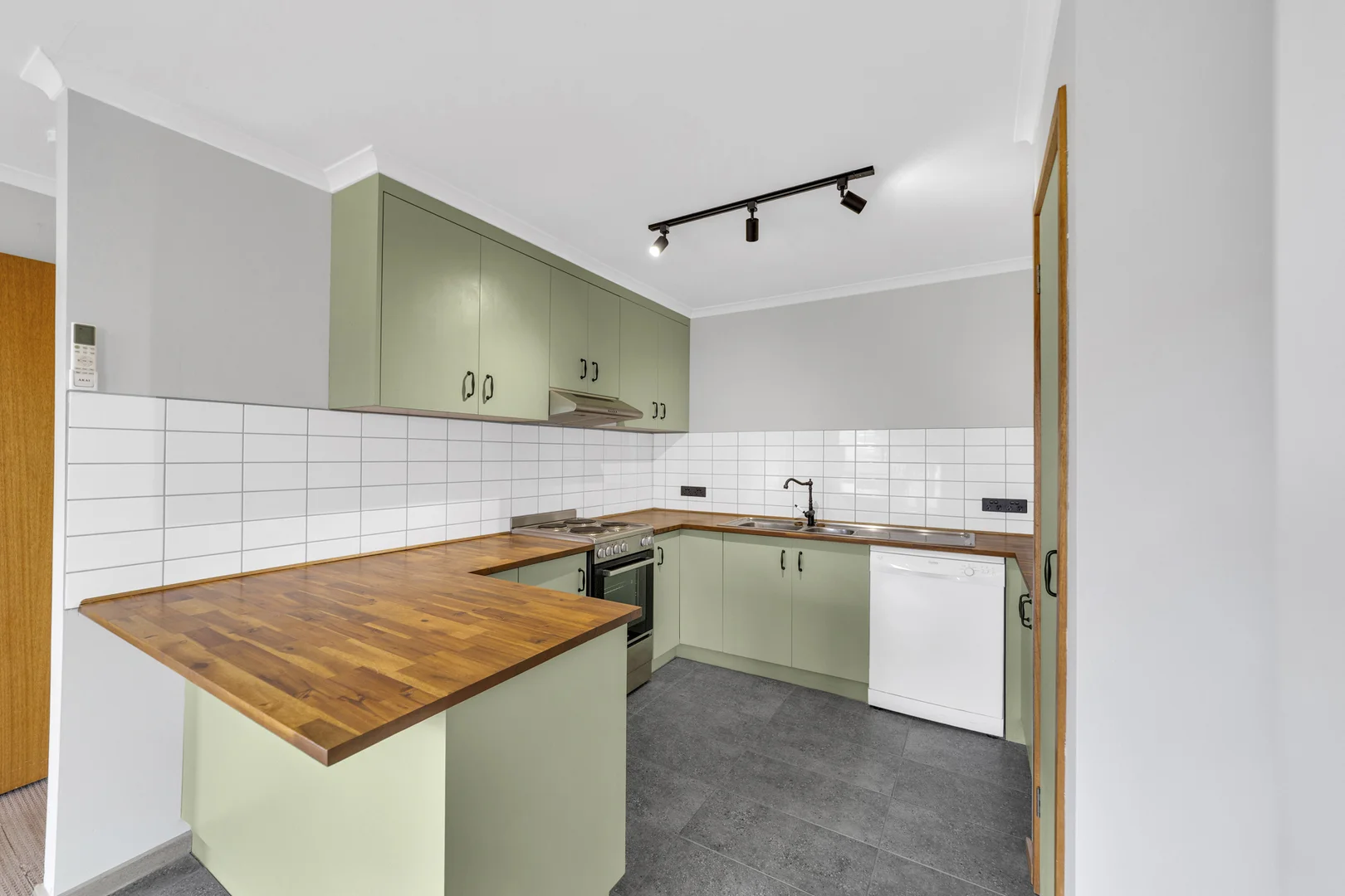 Additional image 3 of 1/11 Lorikeet Lane, Lara VIC 3212