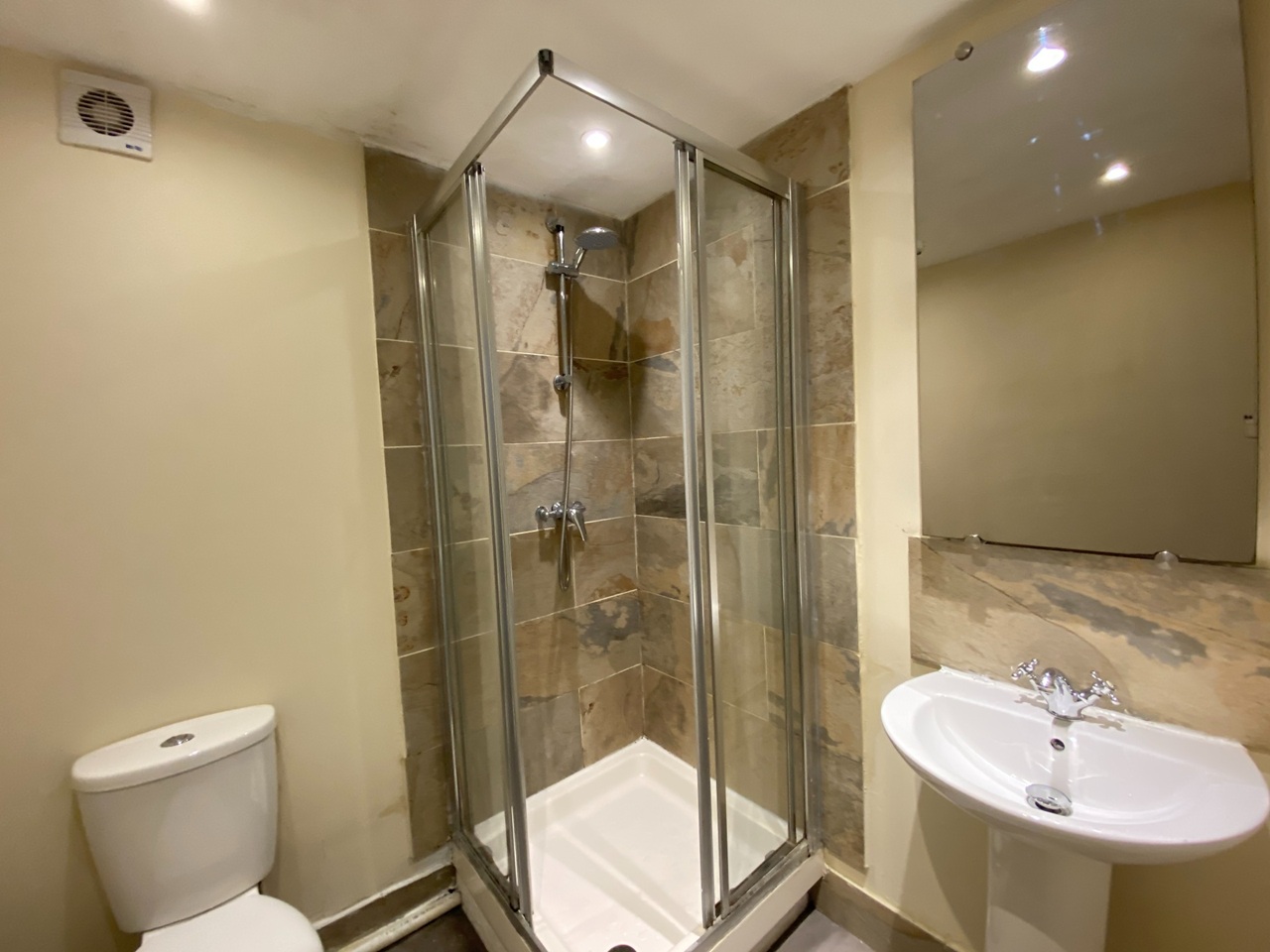 1 Bed Flat, Tyrrell House, LE3, N1 7GU photo 3