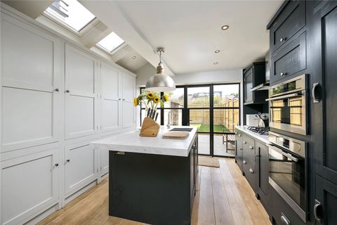 Chertsey Road, St Margarets, Twickenham TW1