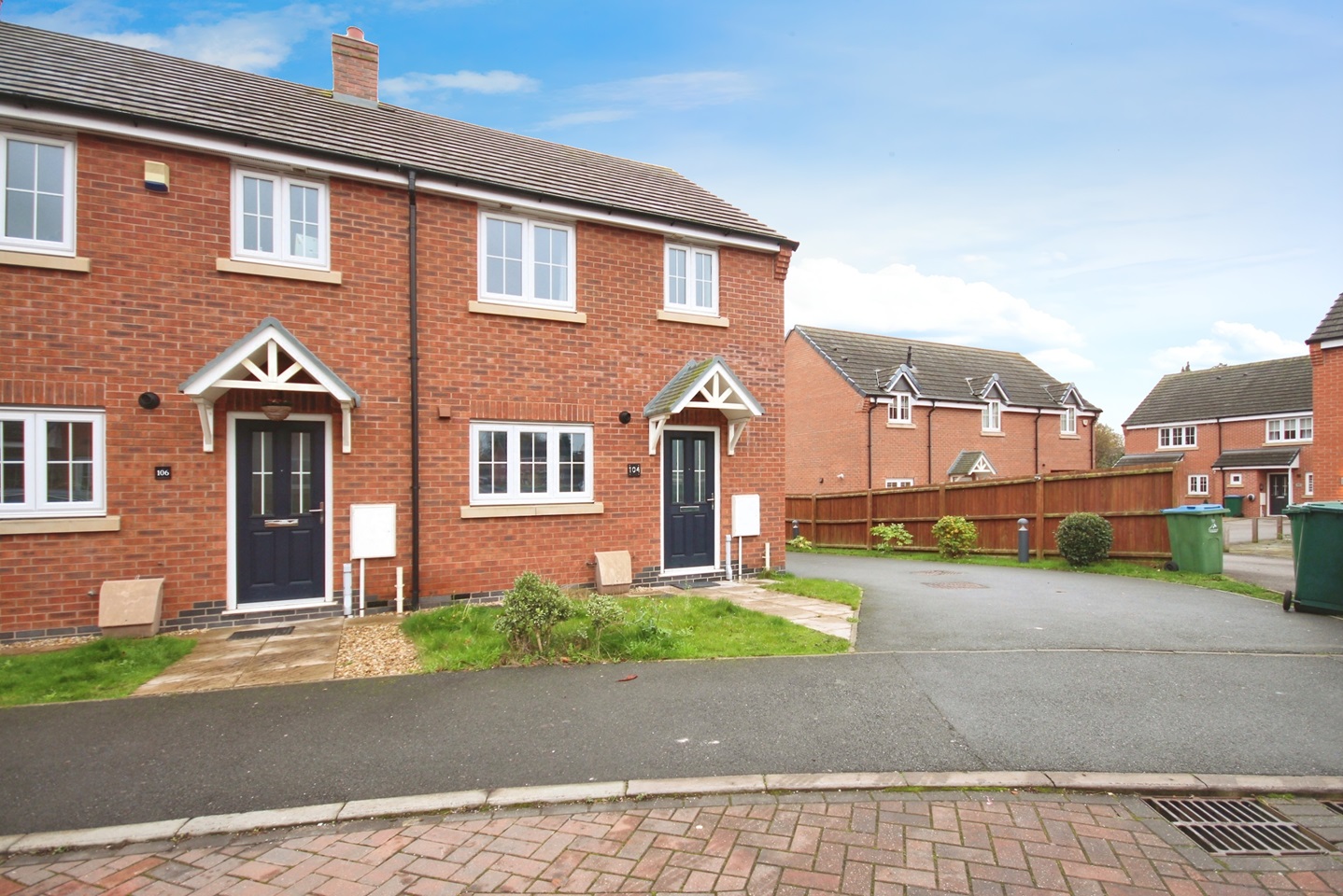 3 Bed Terraced House, Lancaster Gardens, CV6, N1 7GU