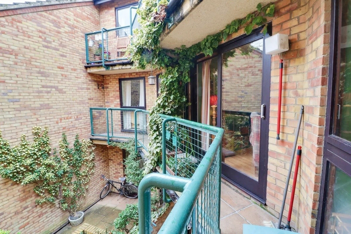 1 Bed Flat, Cambridge, CB2, N1 7GU photo 2