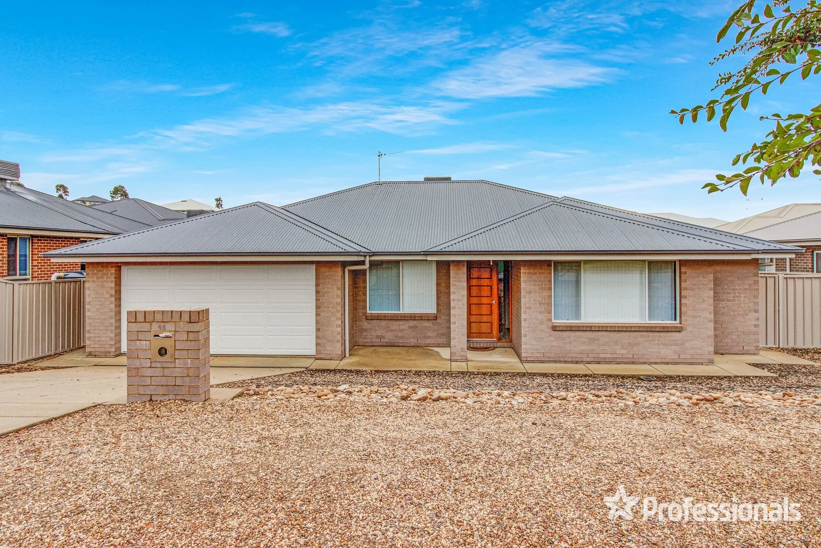 16 Watson Boulevard, Lloyd NSW 2650