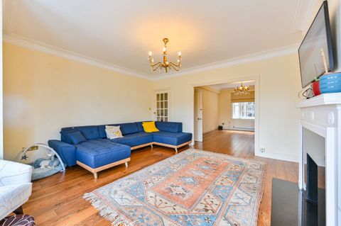 Malvern Court, Onslow Square, South Kensington, London SW7