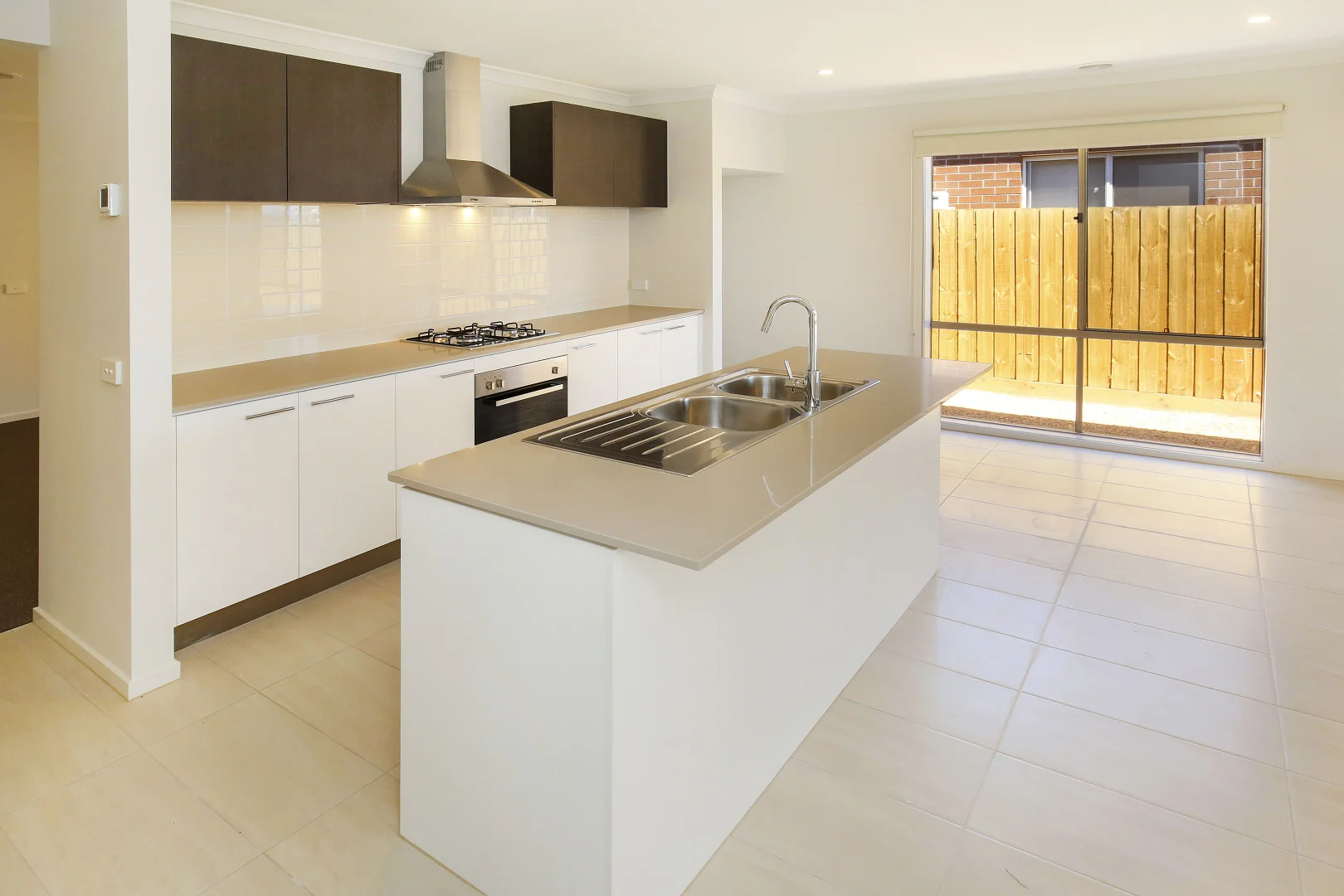 28 Gillespie Dr, Weir Views VIC 3338 photo 2