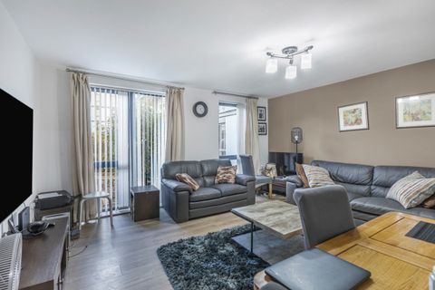 Charcot Road, London, 5 NW9