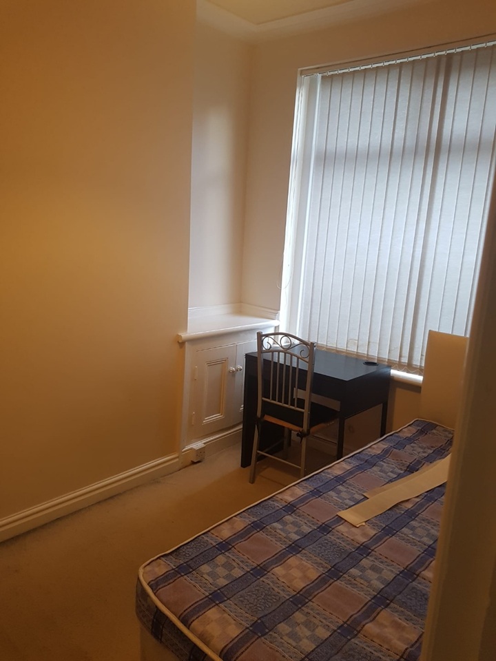 Room in a Shared House, Carnforth St, M14, N1 7GU photo 4