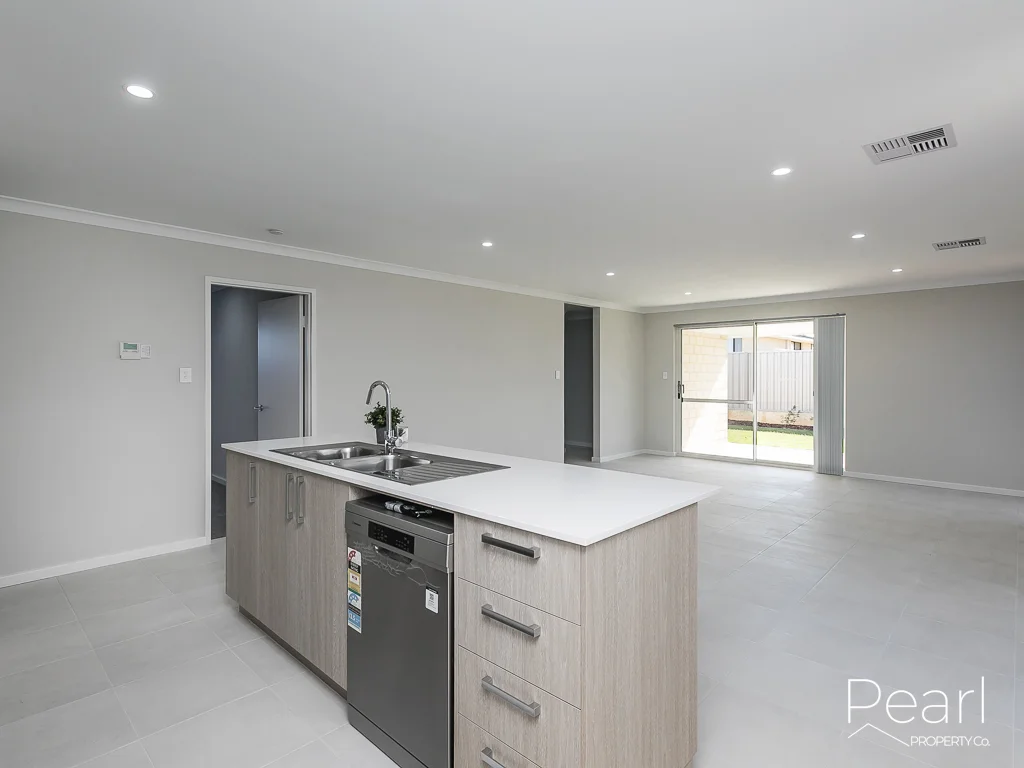 46 Capilano Ave, Yanchep WA 6035 photo 3