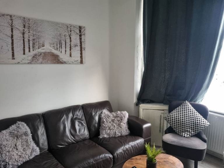 2 Bed Flat, Rusholme Grove, M14, N1 7GU photo 2