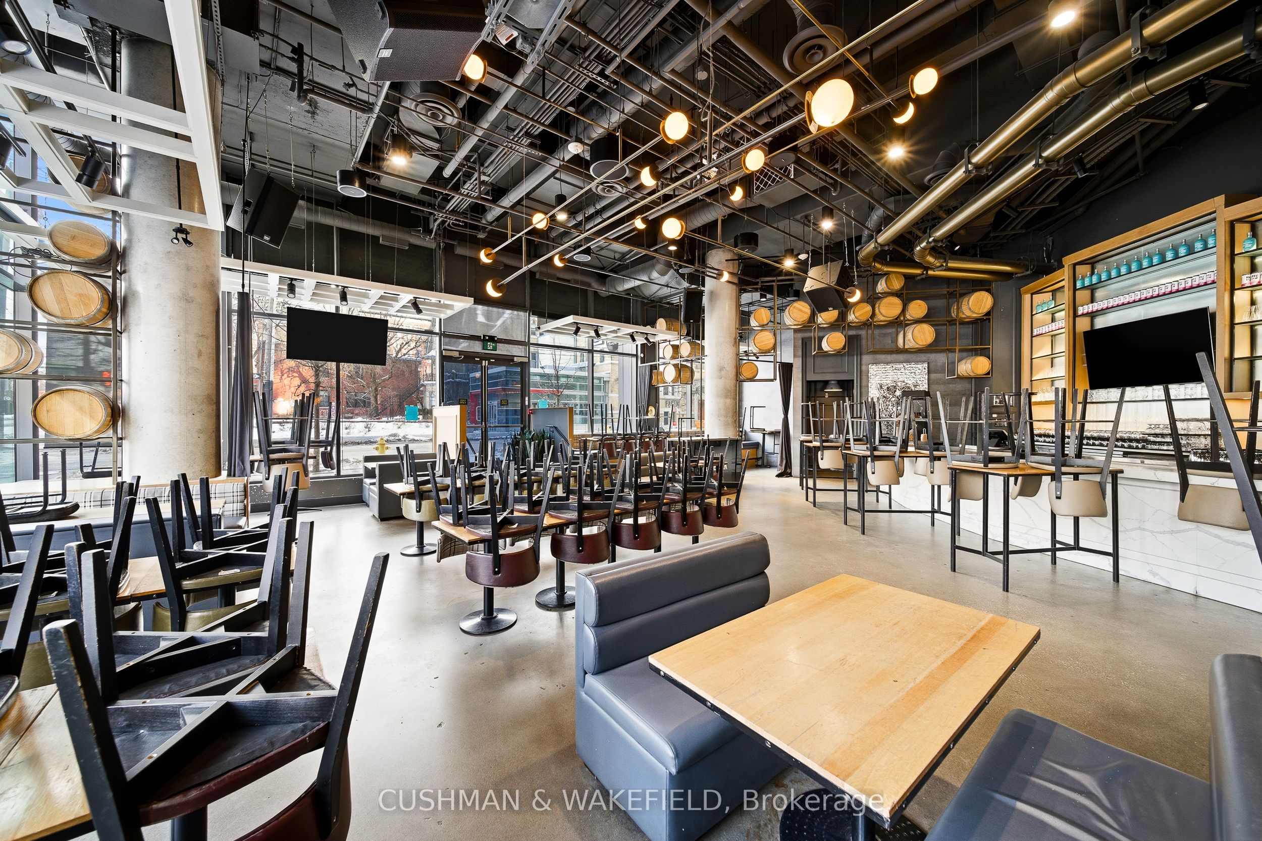 111 Bathurst Street, Toronto, ON, M5V 0M9 photo 4
