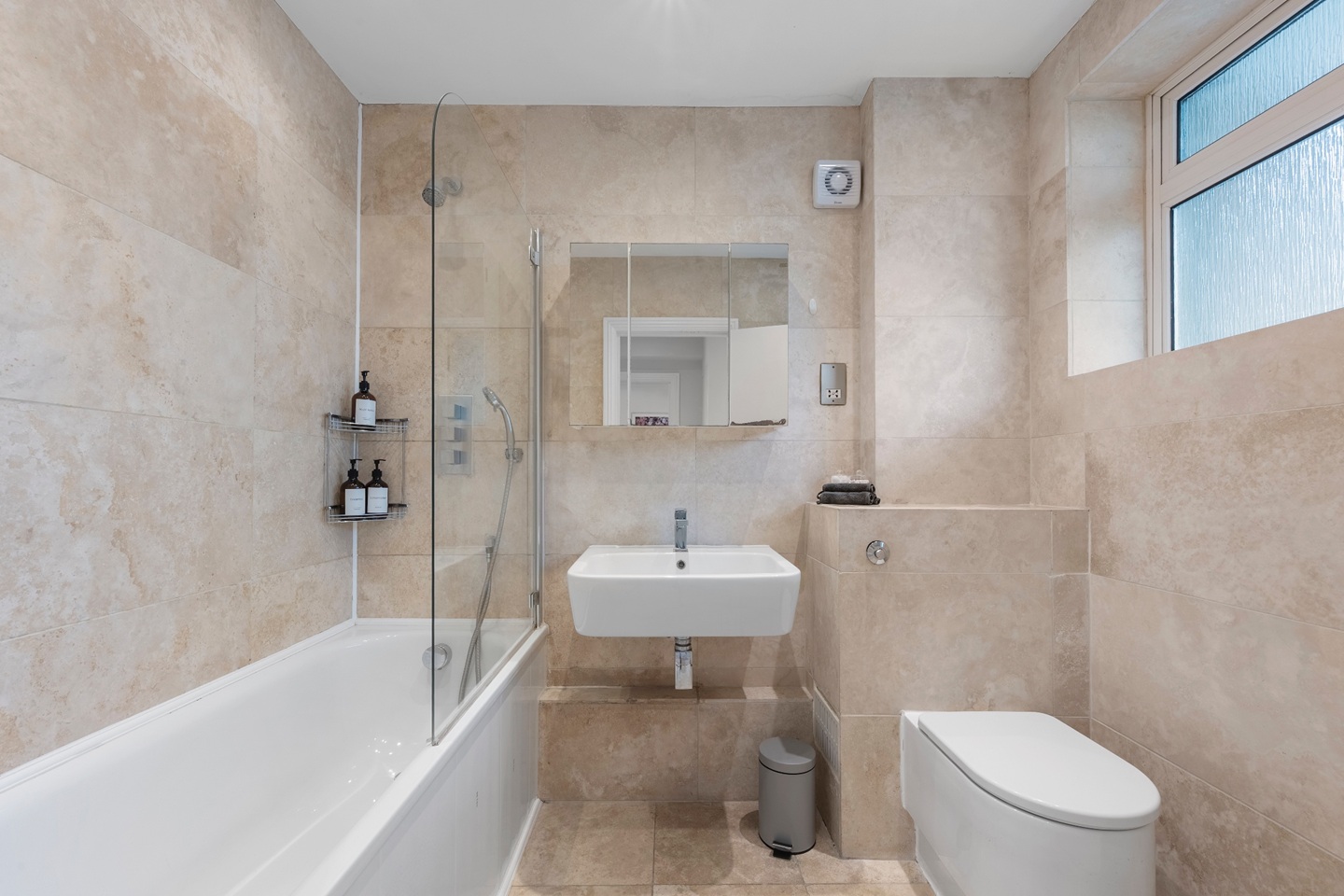 2 Bed Flat, Storrington, WC1H, N1 7GU photo 5