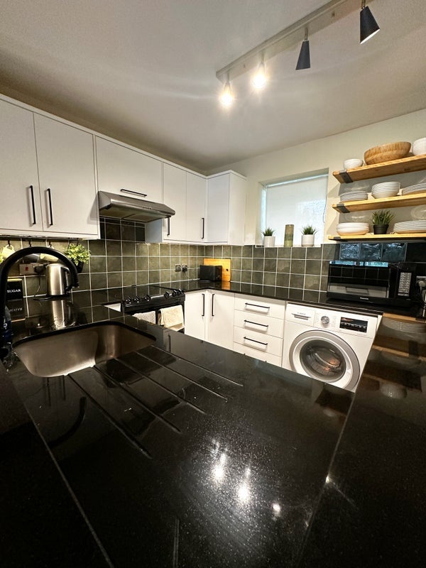 1 Bed Flat, Waxham, NW3, N1 7GU photo 2