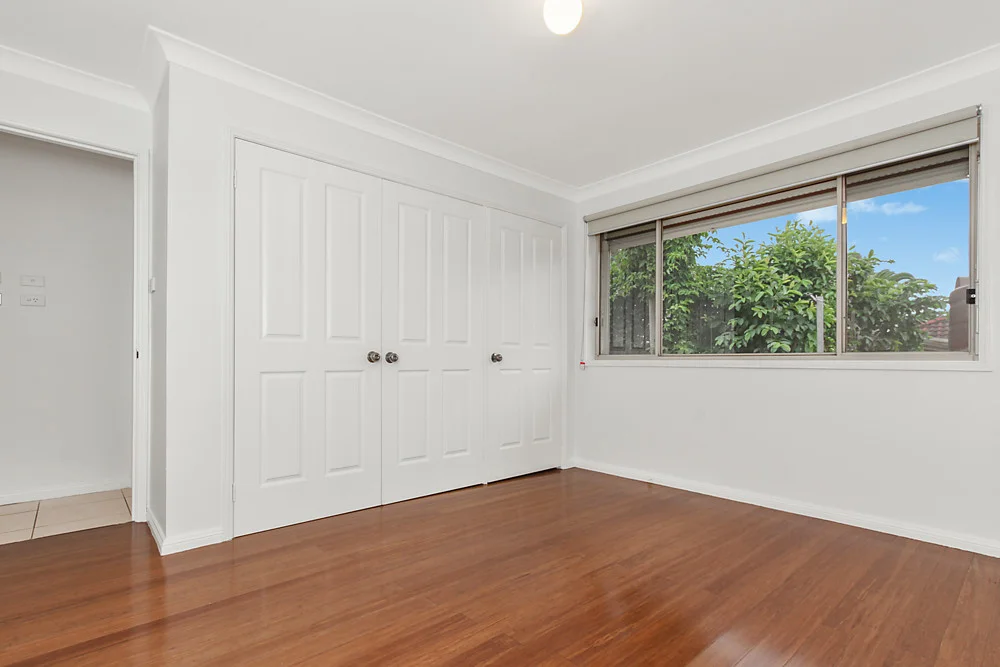 6 Yass Close, Prestons NSW 2170 photo 5
