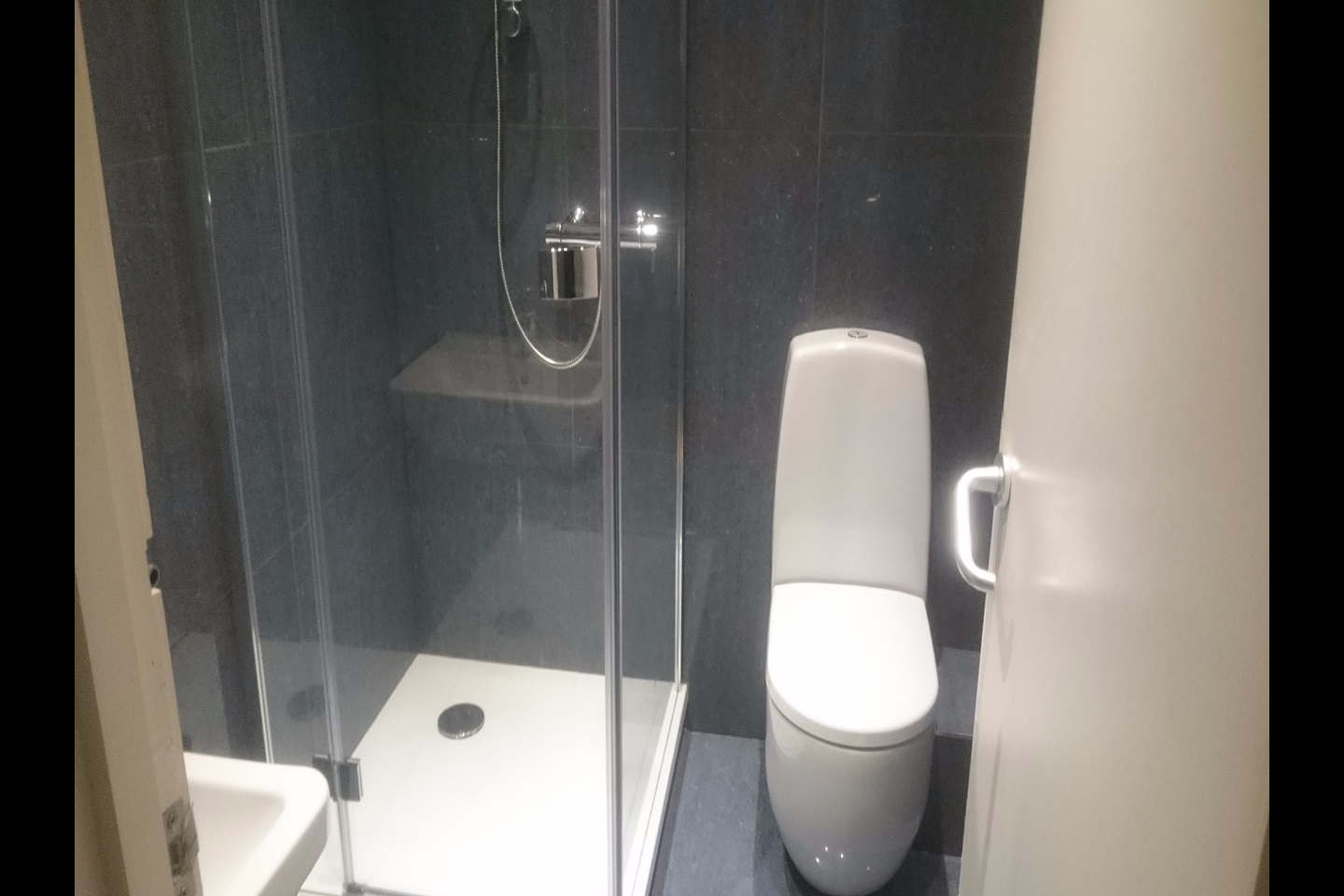 Additional image 10 of 2 Bed Flat, Kings Road- Bills Included -Sea View, BN1, N1 7GU