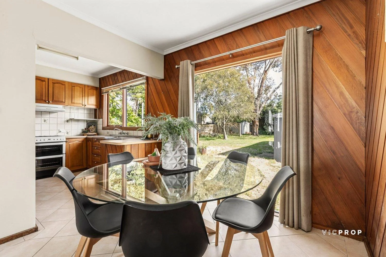 39 Diane Crescent, Mooroolbark VIC 3138 photo 4